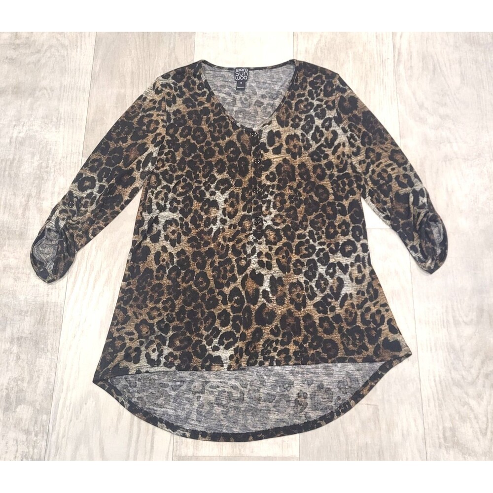Clara Sun Woo Animal Print Scoop V-Neck Tunic Top Size M Roll Tab Sleeve Chic